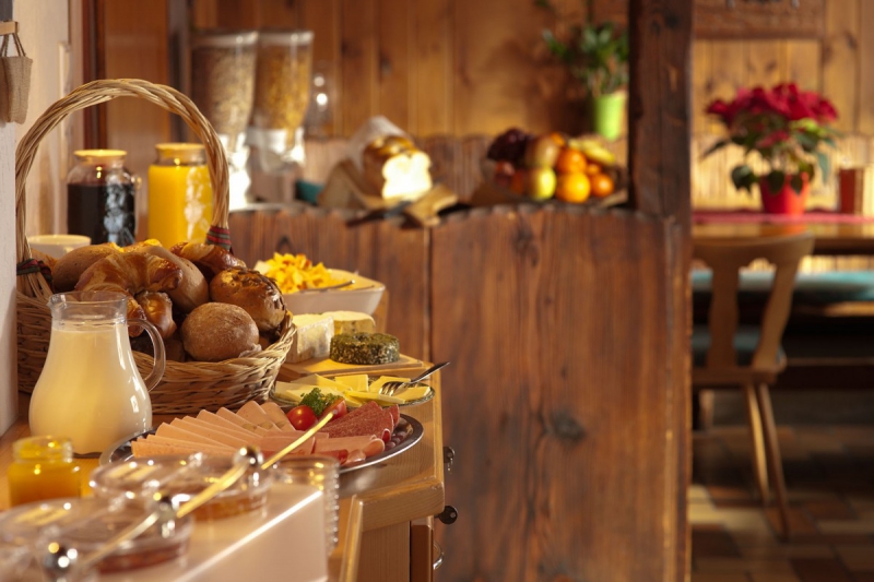 brasserie-VILLARS SUR VAR-min_breakfast_buffet_food_restaurant_meal_hotel_plate_fresh-718745